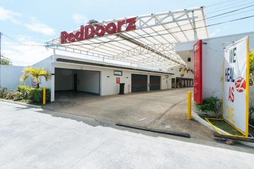 Exterior view, RedDoorz @ EL Runway Hotel Bulacan in Plaridel (Bulacan)