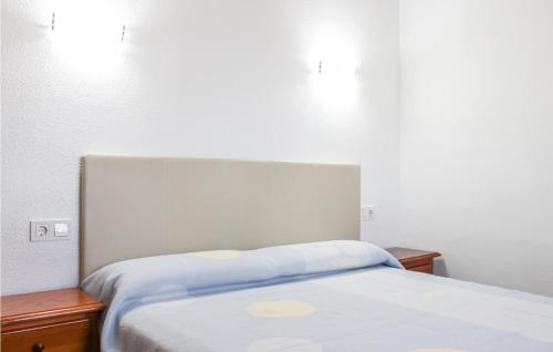 Awesome home in Tosal with Outdoor swimming pool WiFi and 4 Bedrooms - image 3