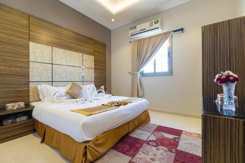 Guestroom, Iwan Alandalusia Hotel suites Almarwah in Al Marwah