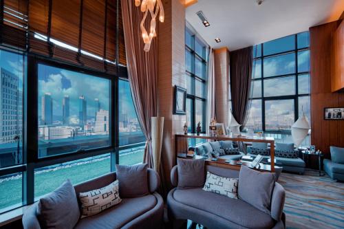289988185 Holiday Inn Qingdao City Center by IHG - May 4th Square