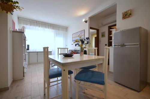 Two-Bedroom Apartment image 5