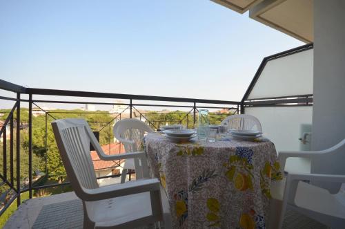 Apartment image 8