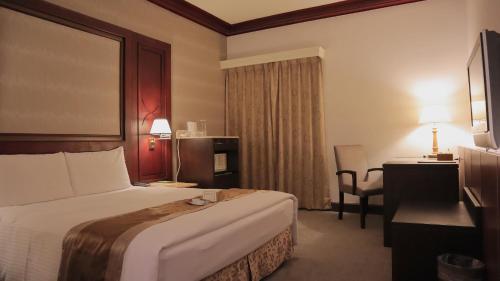 Economy Double Room - no window image 2