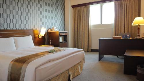 Standard Double Room with Bath image 2