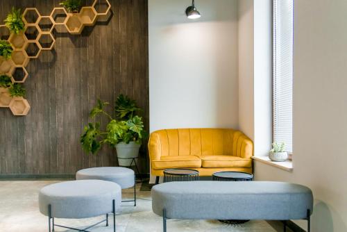 Фойє, Hotel 107 in Румя