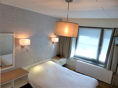 Hotel Du Midi - image 2