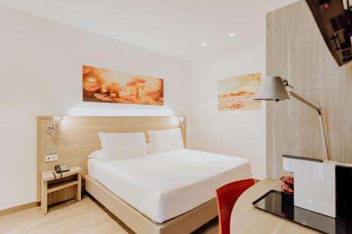 Classic One-Bedroom Apartment (3 Adults)