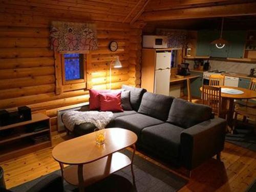 Holiday Home Metsä-pihlaja by Interhome
