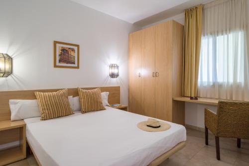 2 bedrooms, 4 beds