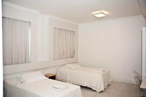 1 double bed, 2 twin beds