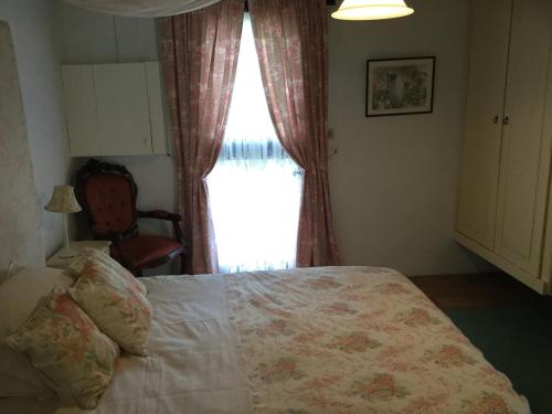 Beautiful 2-Bed House with shared pool cottage Falgueyret