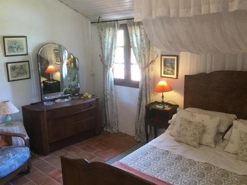 3 Bedroom house overlooking the pool gîte à louer Lavalade