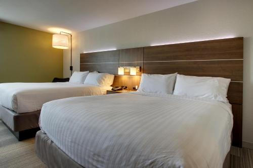 Holiday Inn Express & Suites Wapakoneta, an IHG Hotel Room Type - Standard Room