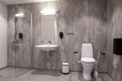 Bathroom, Fast Hotel Svolvær in Svolvaer
