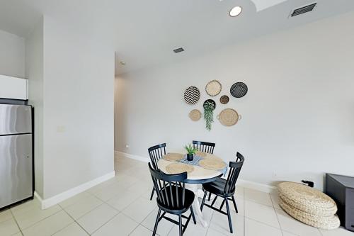 Beach Bliss Condo I Steps to Beach I Community Pool & Grill condo - image 6