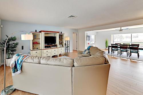 Waterfront Home - Screened Pool & Private Dock home - image 3