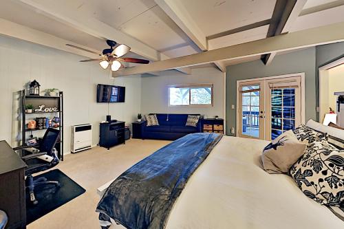The Cedar House - Private Sauna & Tree-Lined Deck home - image 7