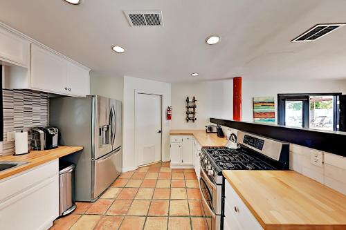 Casa JOI - Racquet Club Estates - Pool Spa & View home - image 7