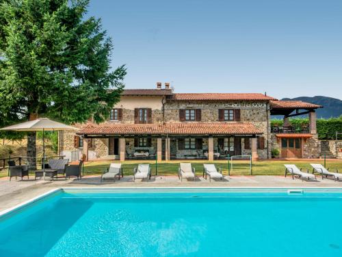  Holiday Home La Fenice by Interhome in 55031 Camporgiano