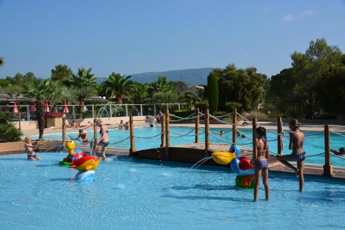 Luxe chalet voor 5 personen op Camping Leï Suves JoyCasa - Hotel - Roquebrune-sur-Argens