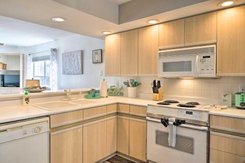 Branson Vacation Rental with Sunroom and Water Views in Branson, USA