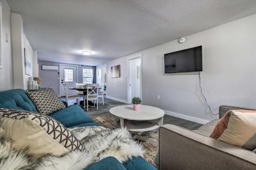 Boho Lake Haus - Dog Friendly and Lake Views! - image 8