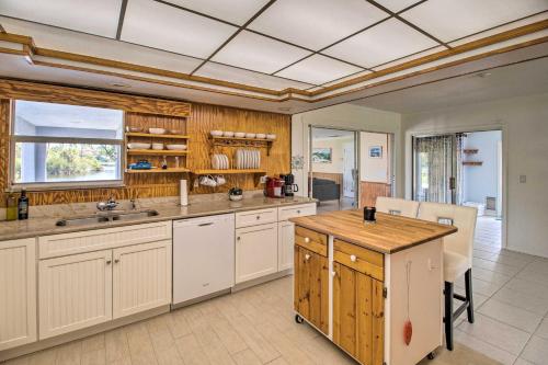 Pet-Friendly Sebastian Home on Lake Golf Nearby in Sebastian, USA