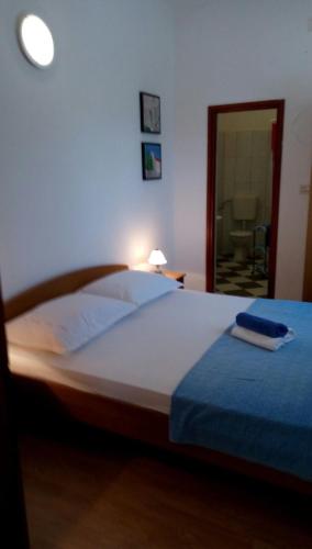 Remarkable 2-Bed Apartment in Arbanija - main image