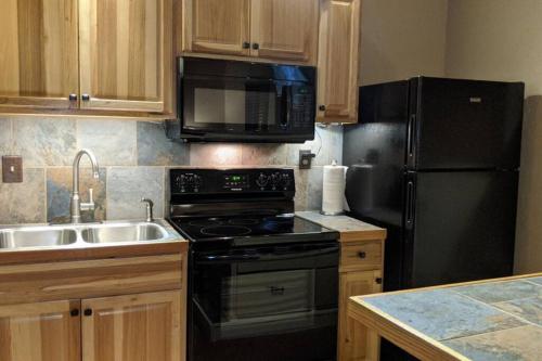 Luxury Studio Cottage! Play in Lake Tahoe and Relax in Carson City! Just 20 minutes away! Free Parki