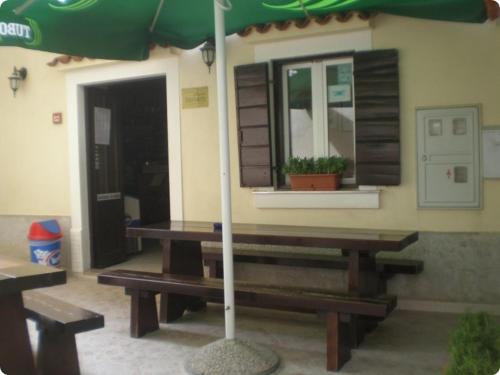 Studio Apartment in Susak with Air Conditioning, Wi-Fi (3865-2) in Sarici