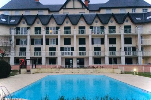 Appartement rez-de- chaussée sur le port wi-fi 4G - Location saisonnière - Dives-sur-Mer