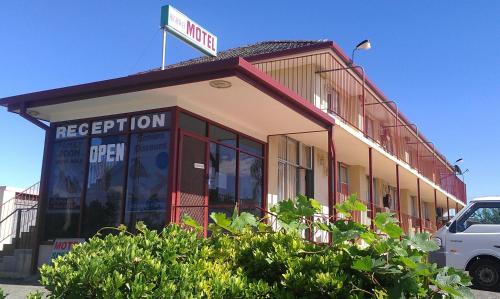. Goolgowi Highway Motel