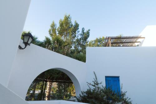 Far Out Village Hotel - image 3