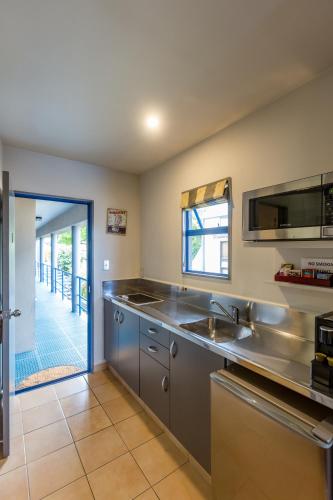 Clearwater Motor Lodge - image 5