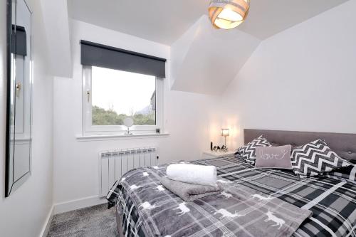 Contemporary Highland House close to town and Ben Nevis, Highland