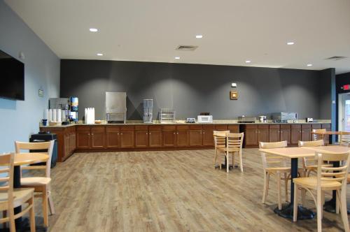 Restaurant, Vacation Lodge in Pigeon Forge (TN)