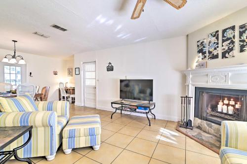 Pet-Friendly Brooksville Cottage with Fire Pit! in Brooksville 