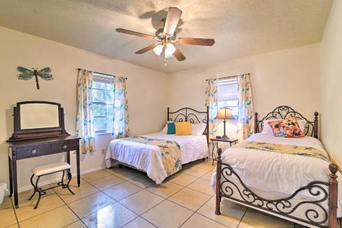 Pet-Friendly Brooksville Cottage with Fire Pit! in Brooksville