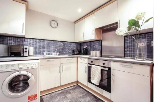 STUNNING MEZZANINE APARTMENT iN THE HEART OF LIVERPOOL!