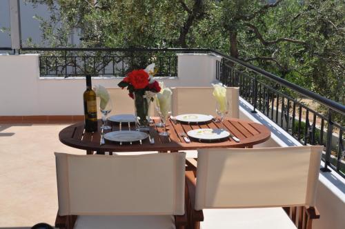 2 bedrooms, 4 beds