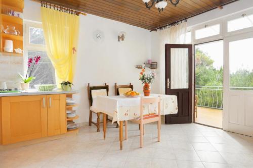 Rooms with a parking space Brela, Makarska - 17281, Brela (Foto 10)