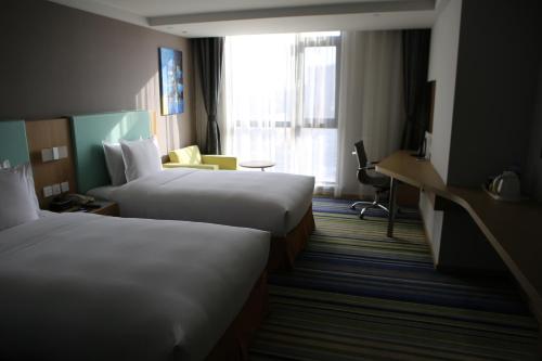 Holiday Inn Express Yingkou Onelong Plaza, an IHG Hotel