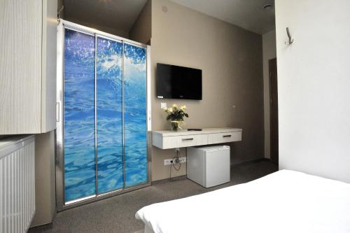 Standard Double Room image 2