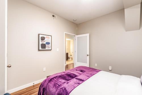 Spacious 2BR condo with great roof plus parking by CozySuites - image 14