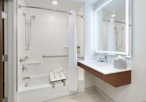 Holiday Inn Express Northwest near Sea World an IHG Hotel - main image