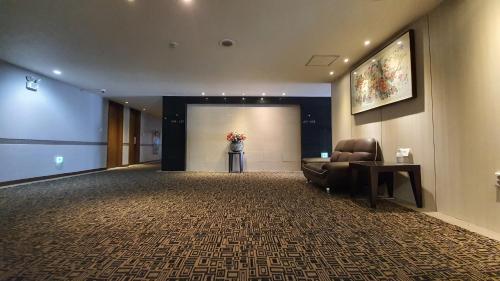 Gyeongpo Beach Hotel near Heogyun And Heonanseolheon Memorial Hall