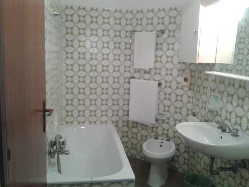 Double or Twin Room with Air-Conditioning