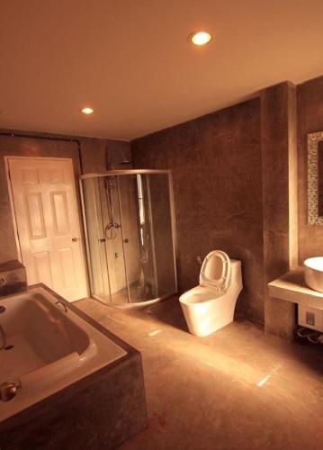 room detail thumbnail 2