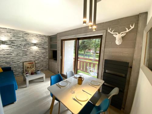 Résidence Hôtel Rent in Мегев