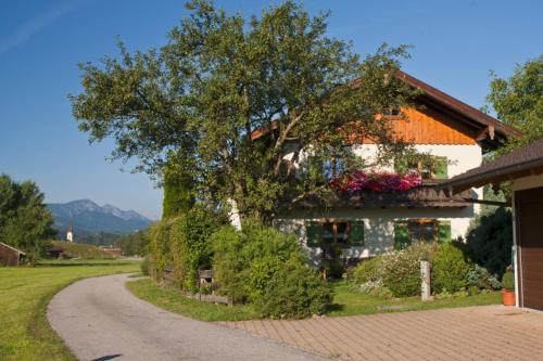 Ferienwohnung Sattler - Apartment - Neukirchen am Teisenberg